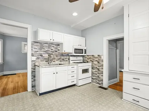 443 North Hinkley Avenue Rockford IL 61101