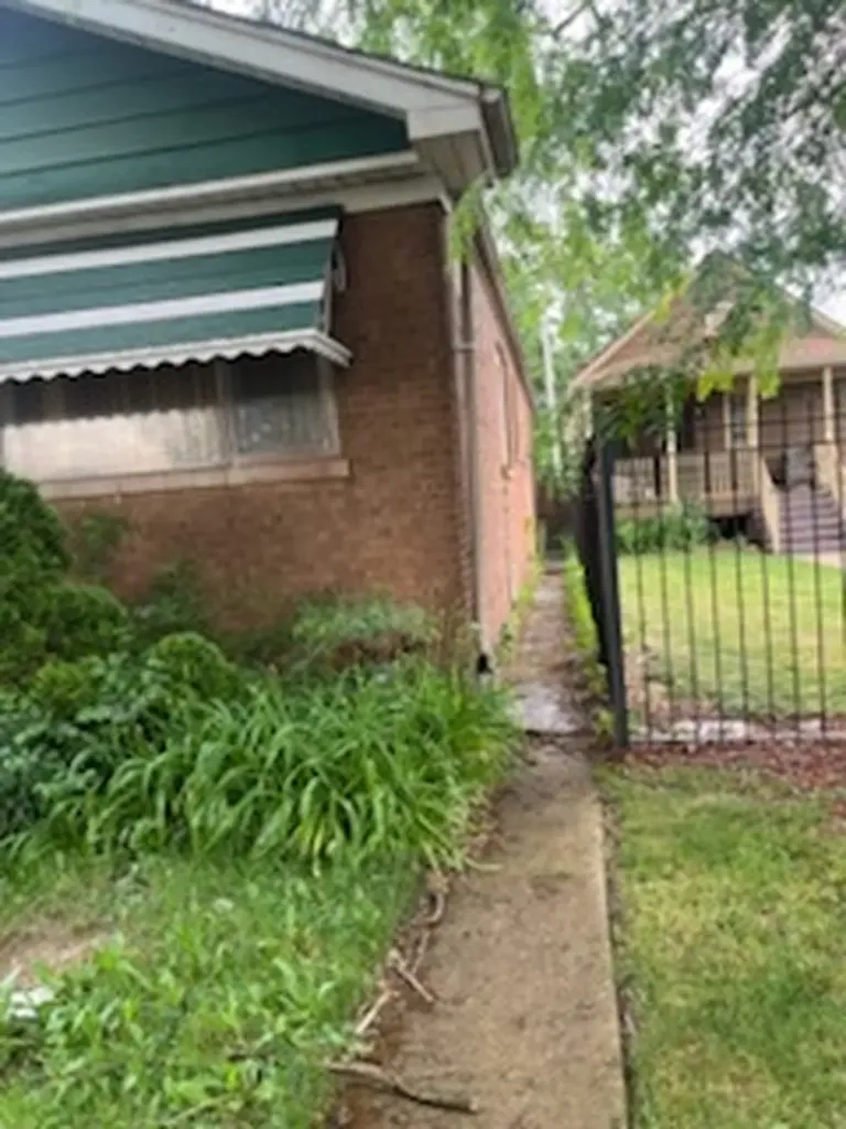 12559 South Michigan Avenue Chicago IL 60628