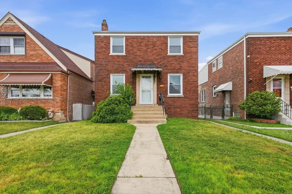 10619 South Avenue C Chicago IL 60617