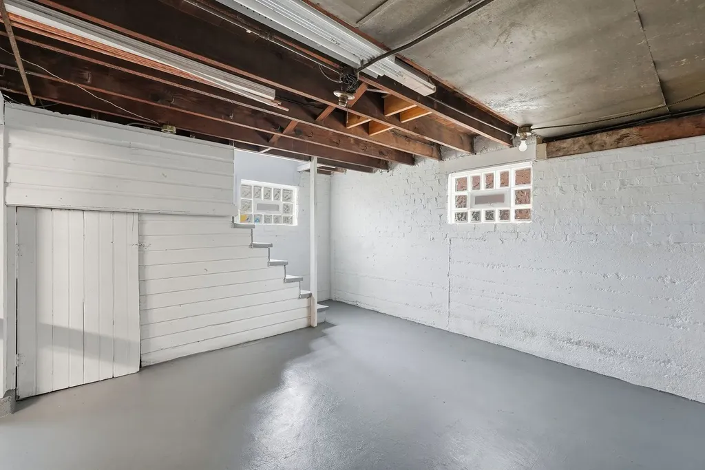 10619 South Avenue C Chicago IL 60617