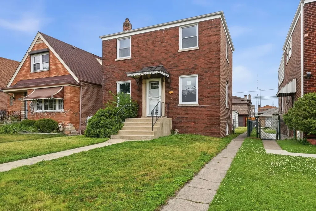 10619 South Avenue C Chicago IL 60617