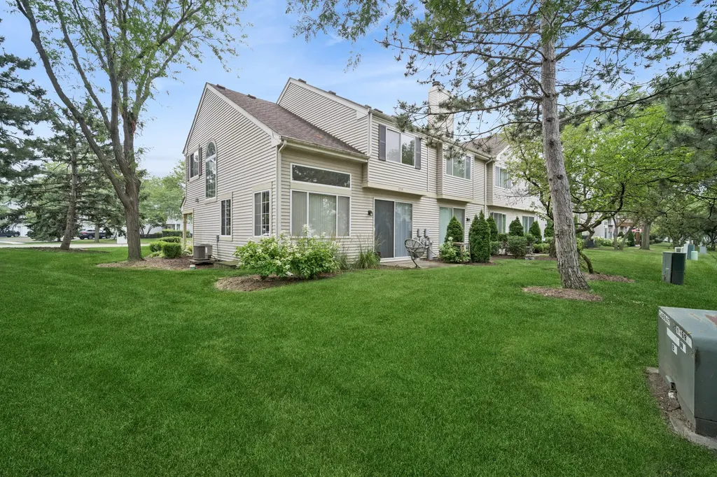 2739 Odlum Drive Schaumburg IL 60194