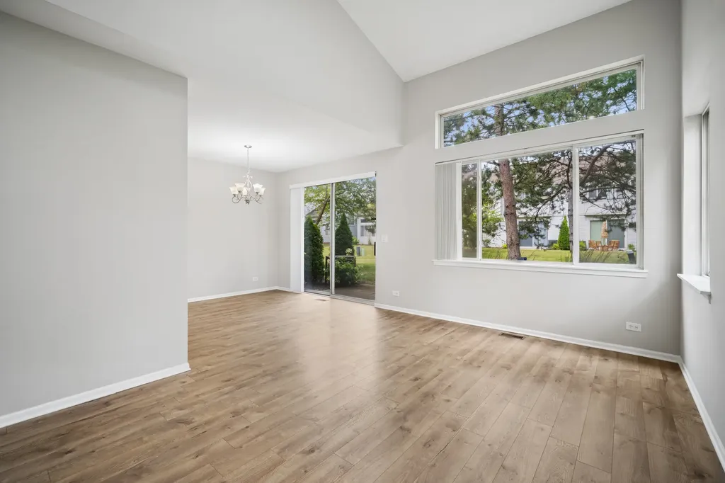 2739 Odlum Drive Schaumburg IL 60194