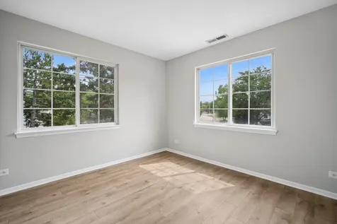 2739 Odlum Drive Schaumburg IL 60194