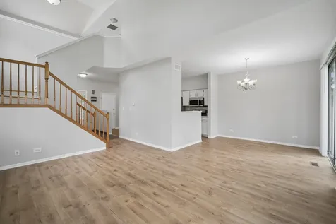 2739 Odlum Drive Schaumburg IL 60194