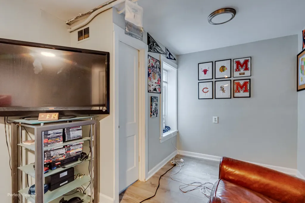 2475 North Clybourn Avenue Chicago IL 60614