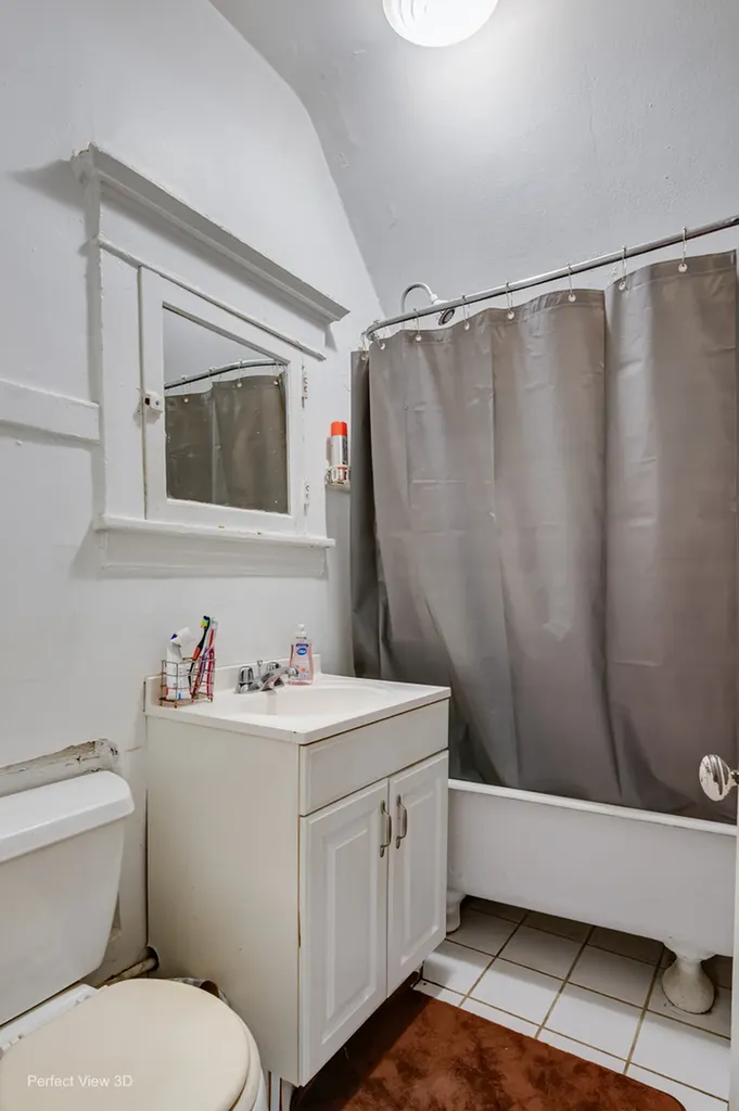 2475 North Clybourn Avenue Chicago IL 60614