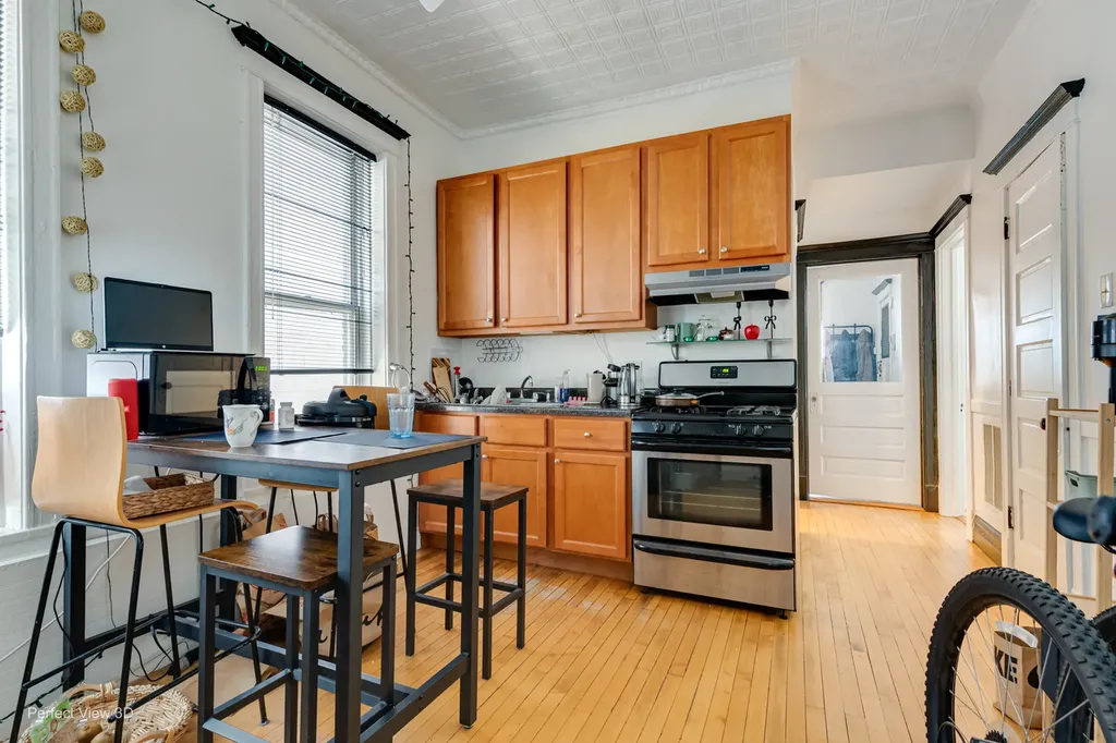 2475 North Clybourn Avenue Chicago IL 60614