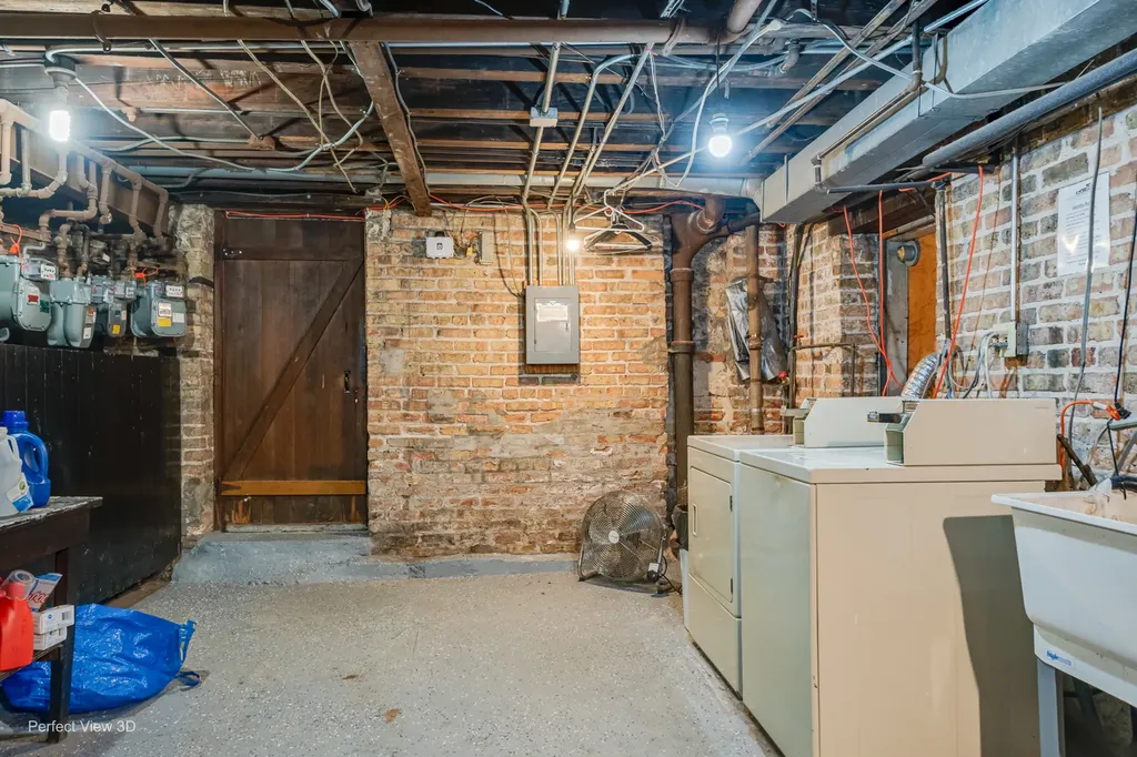 2475 North Clybourn Avenue Chicago IL 60614