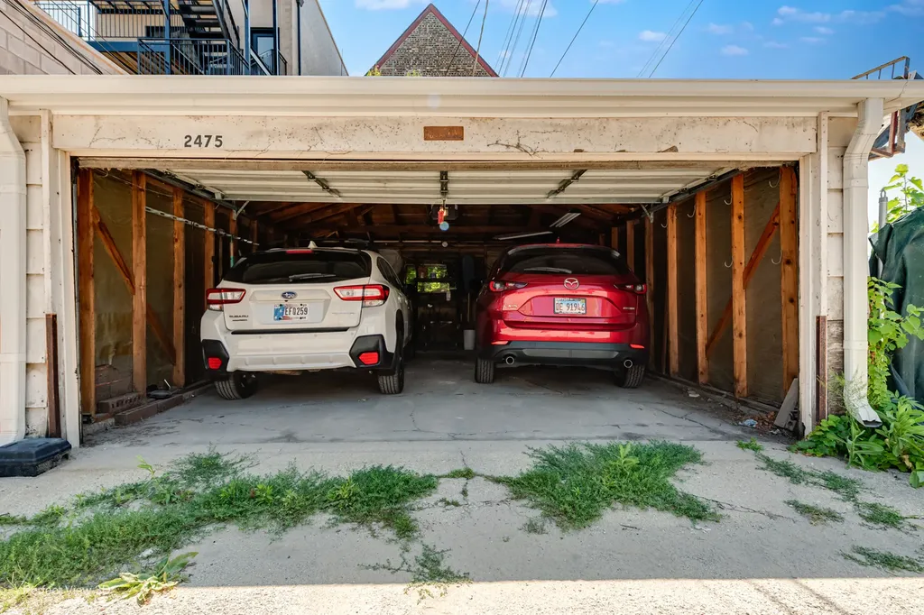 2475 North Clybourn Avenue Chicago IL 60614