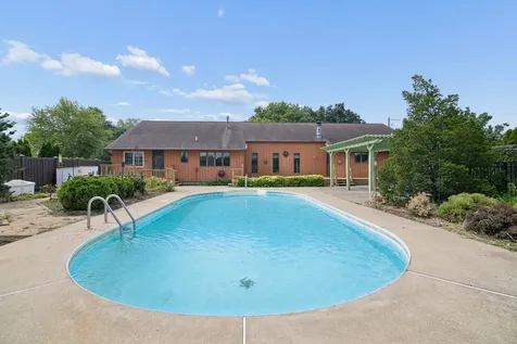 6229 Darline Drive St. Anne IL 60964