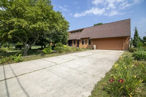 6229 Darline Drive St. Anne IL 60964