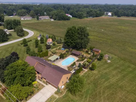 6229 Darline Drive St. Anne IL 60964