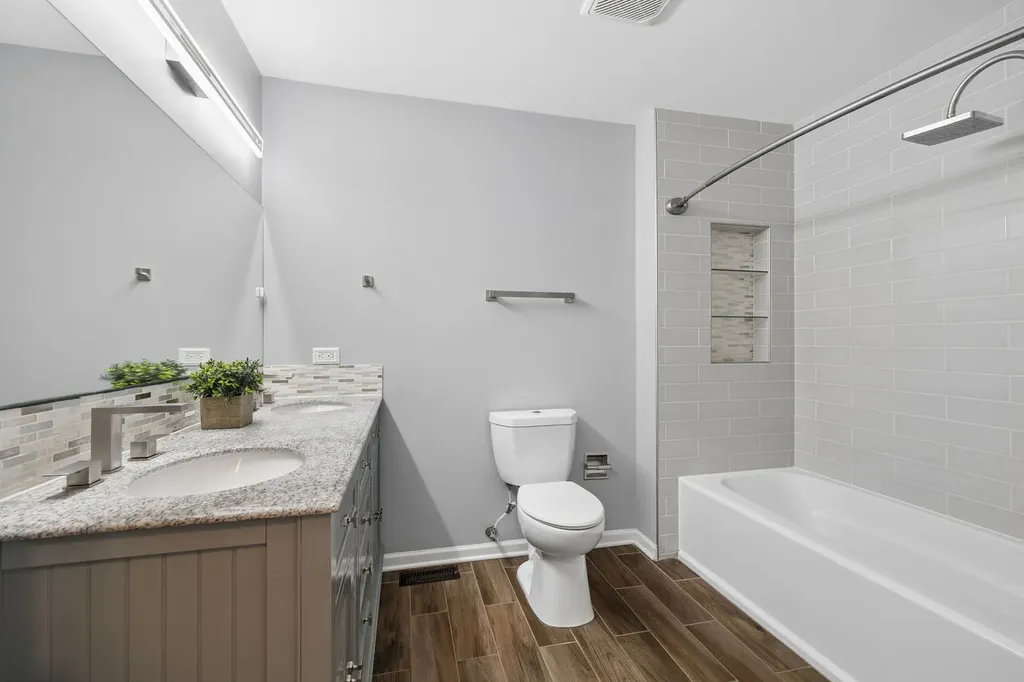 97 Cammeron Court Aurora IL 60504