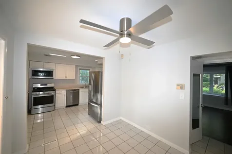 1570 Dewey Avenue Evanston IL 60201