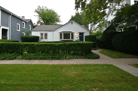 1570 Dewey Avenue Evanston IL 60201