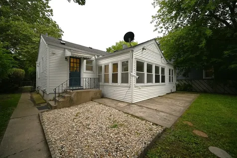 1570 Dewey Avenue Evanston IL 60201