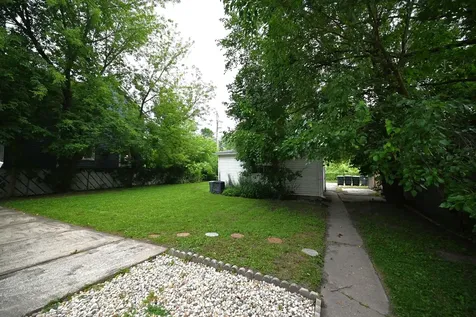 1570 Dewey Avenue Evanston IL 60201