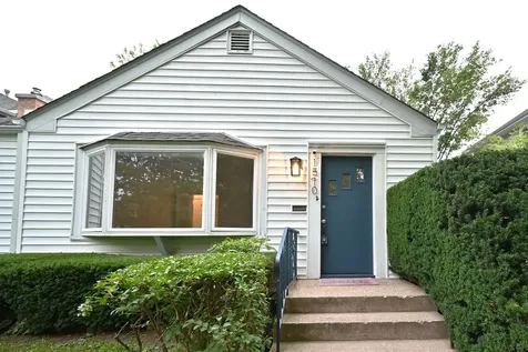 1570 Dewey Avenue Evanston IL 60201