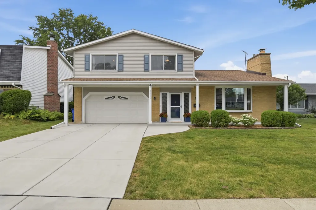 1106 South Sprucewood Drive Mount Prospect IL 60056