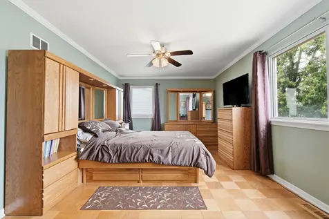 1106 South Sprucewood Drive Mount Prospect IL 60056
