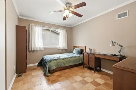1106 South Sprucewood Drive Mount Prospect IL 60056