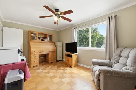 1106 South Sprucewood Drive Mount Prospect IL 60056