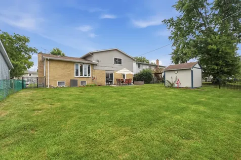 1106 South Sprucewood Drive Mount Prospect IL 60056