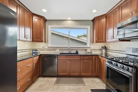1106 South Sprucewood Drive Mount Prospect IL 60056