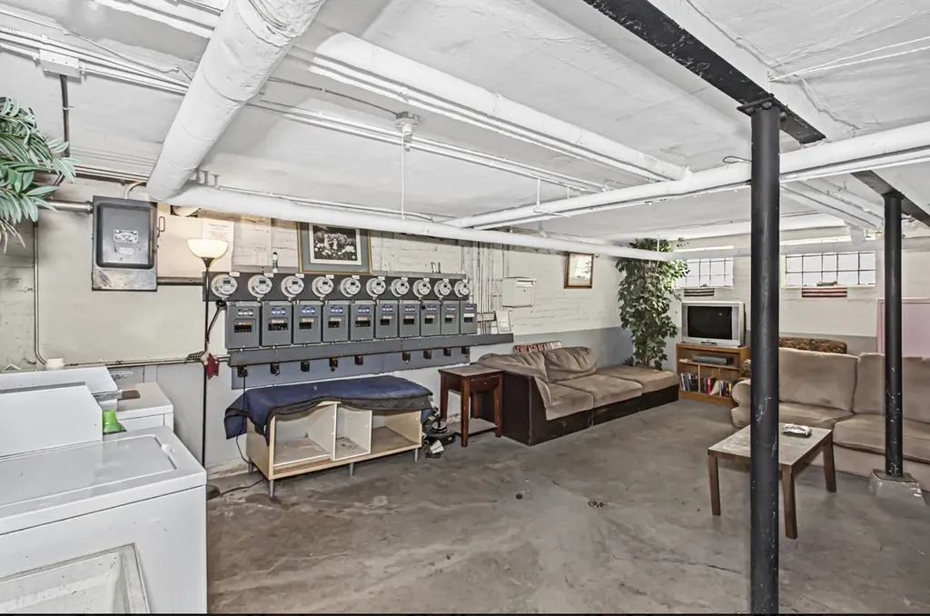 5004 West Newport Avenue Chicago IL 60641