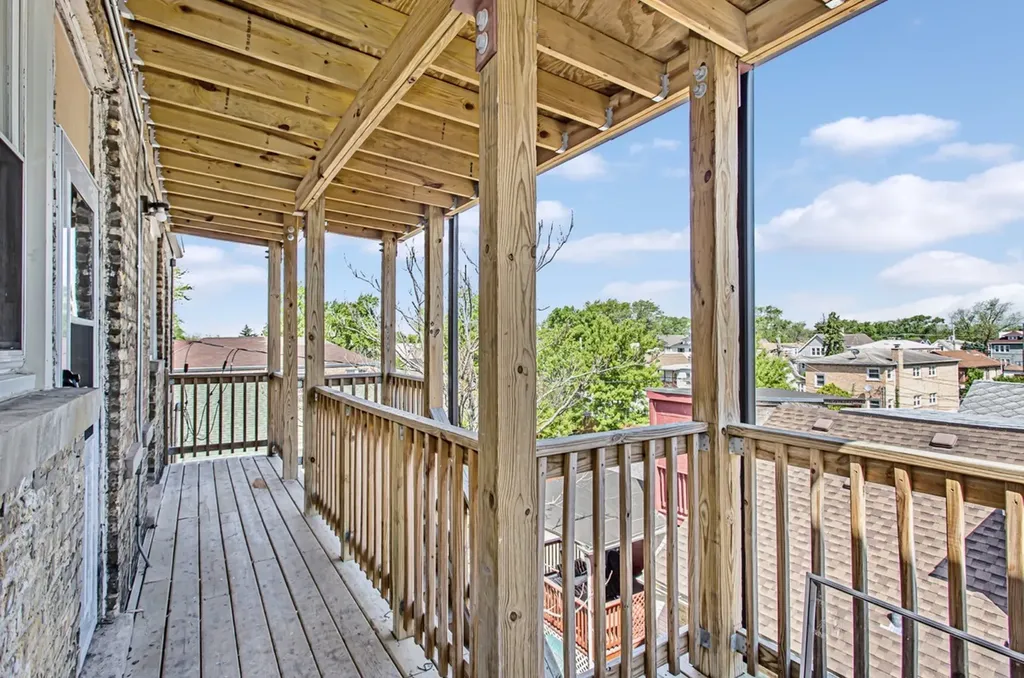 5004 West Newport Avenue Chicago IL 60641