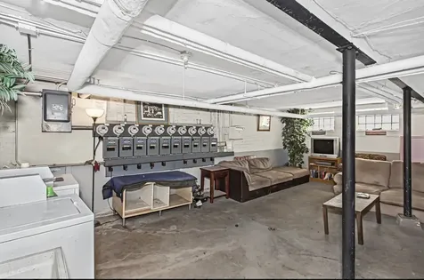 5004 West Newport Avenue Chicago IL 60641