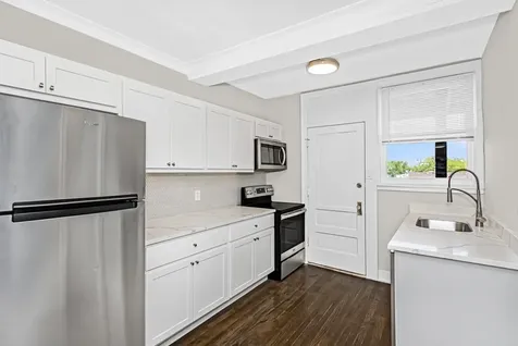 5004 West Newport Avenue Chicago IL 60641
