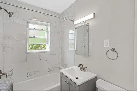 5004 West Newport Avenue Chicago IL 60641