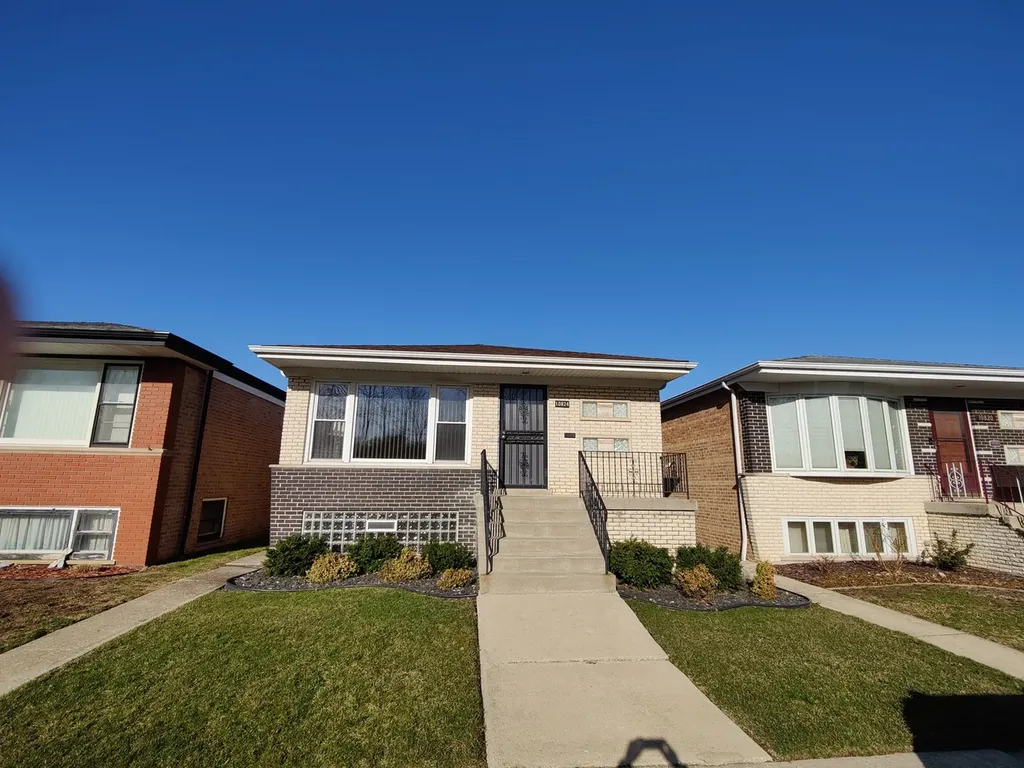 10824 South Sacramento Avenue Chicago IL 60655