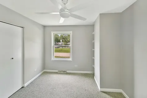 219 Countryside Lane Lindenhurst IL 60046