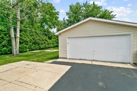219 Countryside Lane Lindenhurst IL 60046