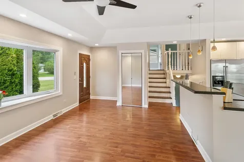 219 Countryside Lane Lindenhurst IL 60046