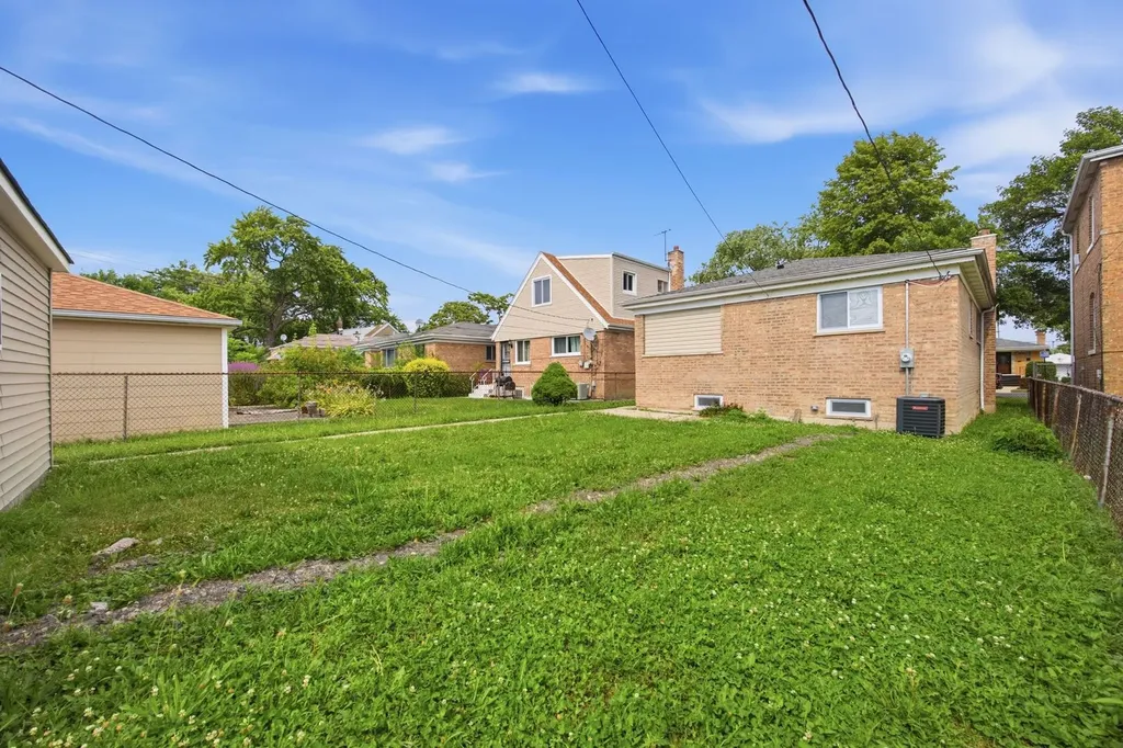 9118 South Wallace Street Chicago IL 60620