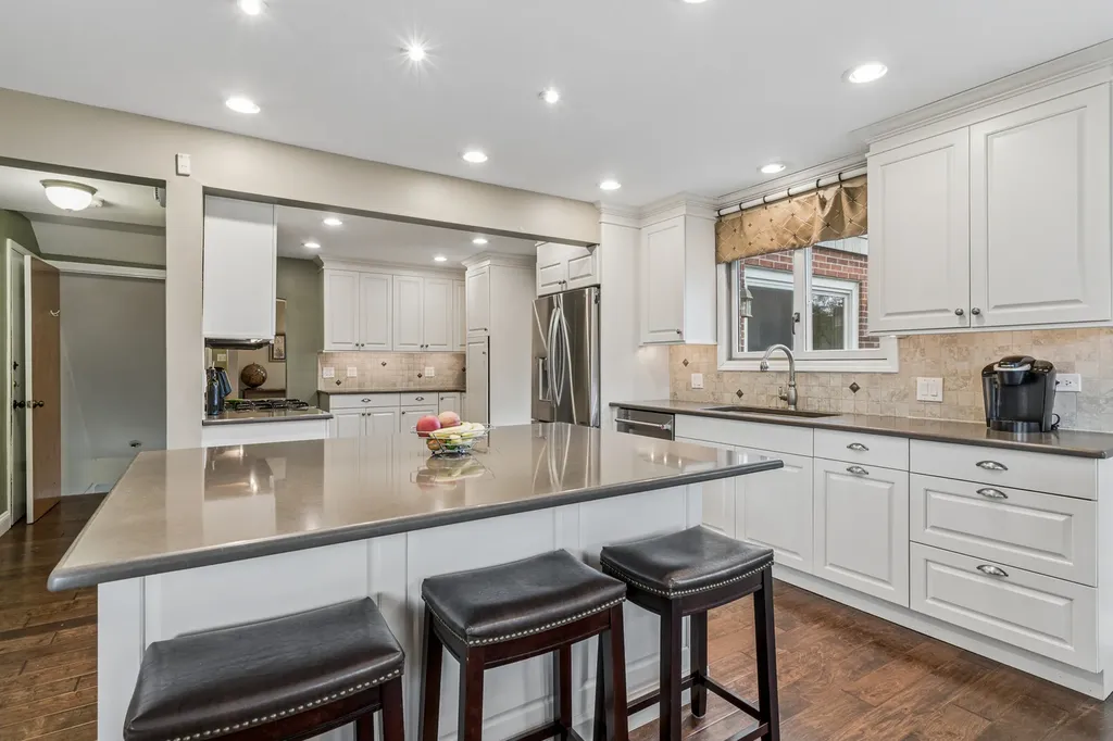1705 Glenview Avenue Park Ridge IL 60068
