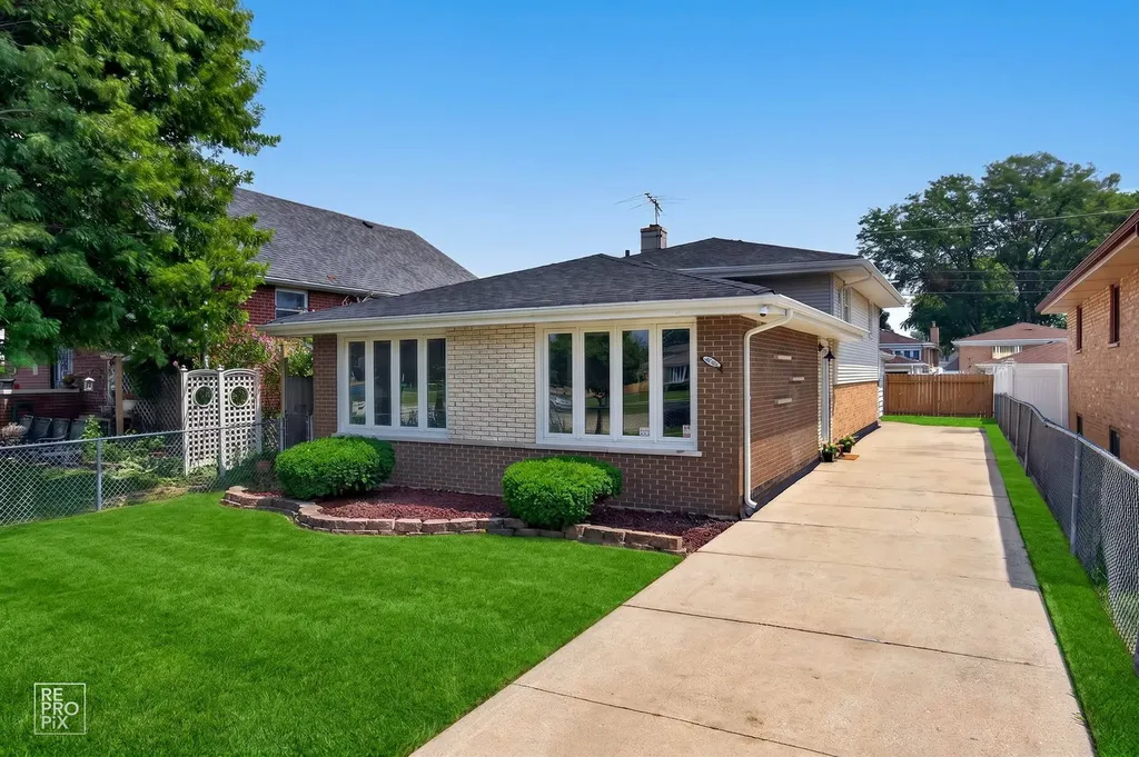 7725 Narragansett Avenue Burbank IL 60459