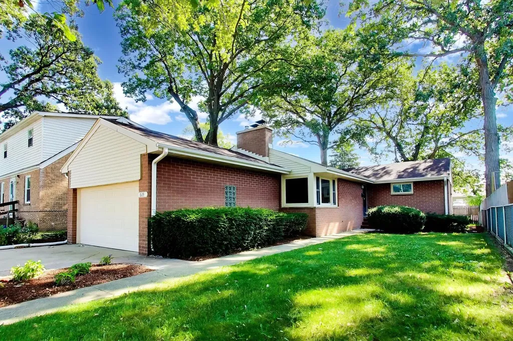 1619 Elizabeth Avenue North Chicago IL 60064