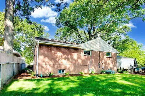 1619 Elizabeth Avenue North Chicago IL 60064