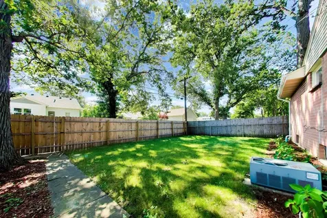 1619 Elizabeth Avenue North Chicago IL 60064