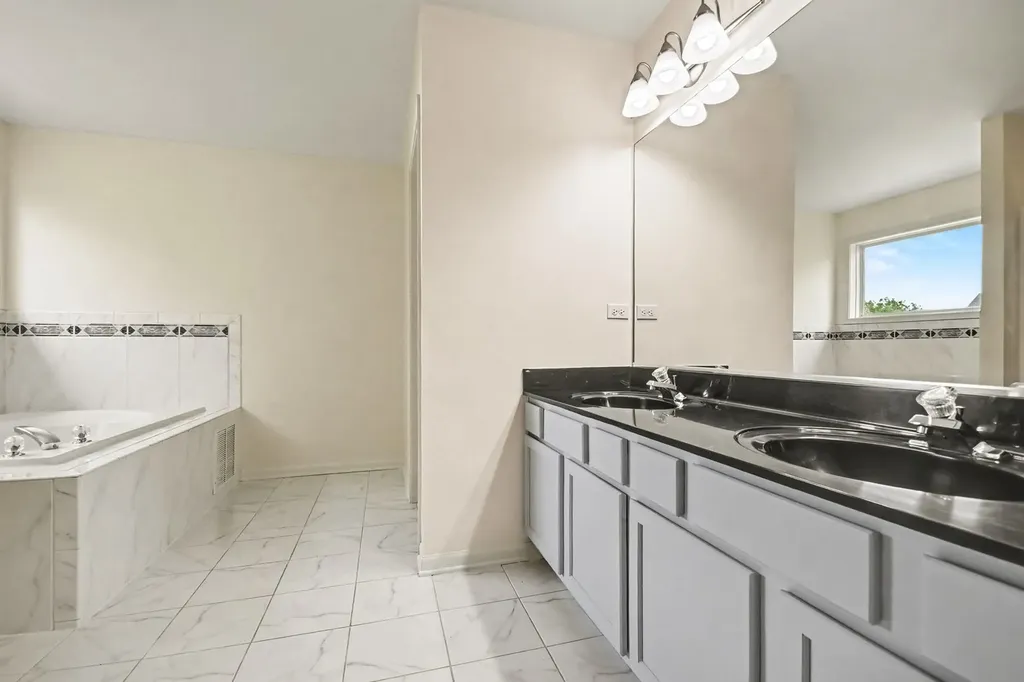 2095 Rockland Drive Aurora IL 60503