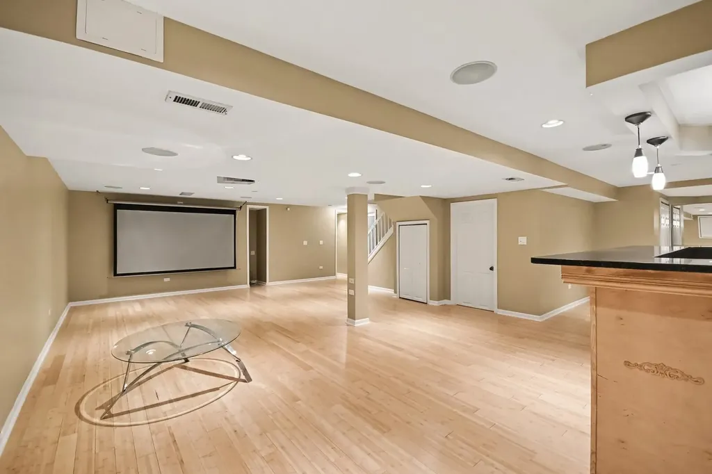 2095 Rockland Drive Aurora IL 60503
