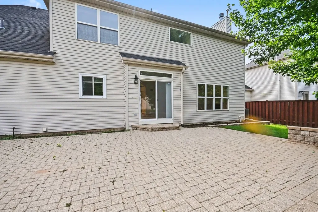2095 Rockland Drive Aurora IL 60503