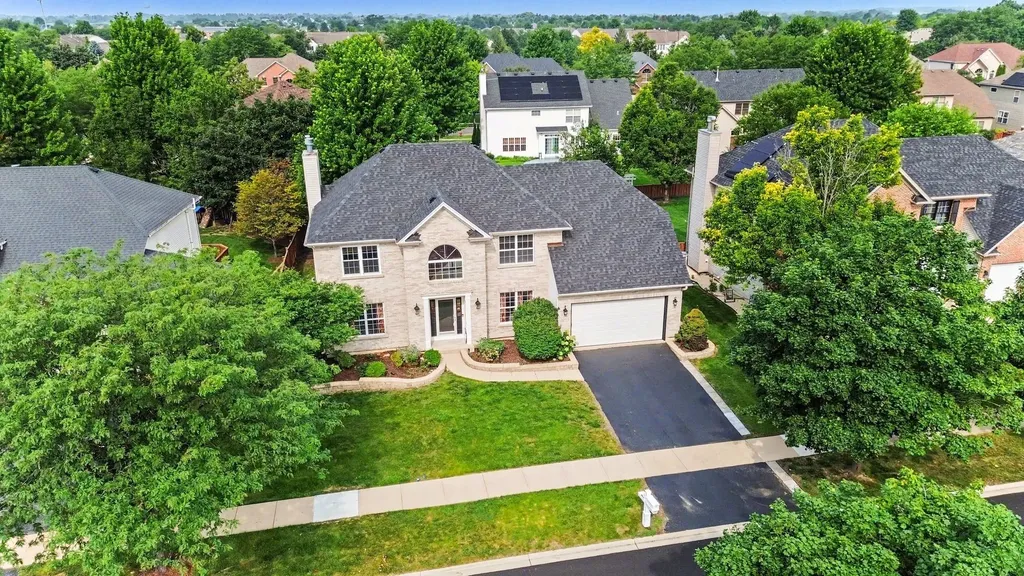 2095 Rockland Drive Aurora IL 60503
