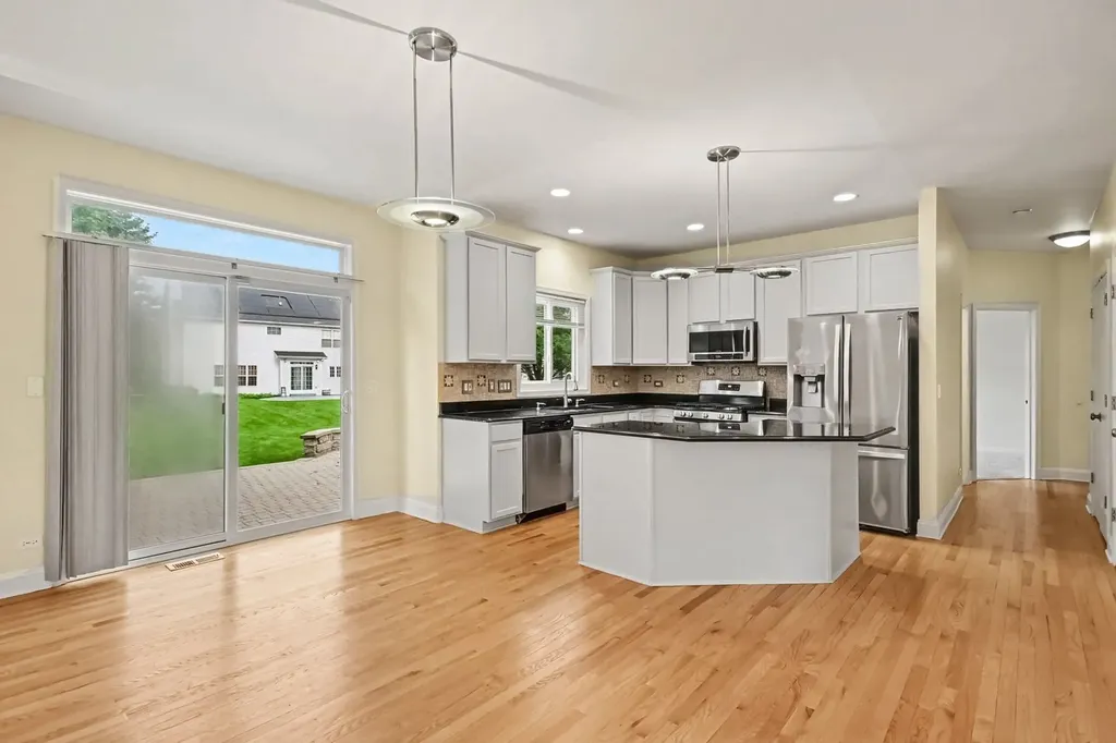 2095 Rockland Drive Aurora IL 60503