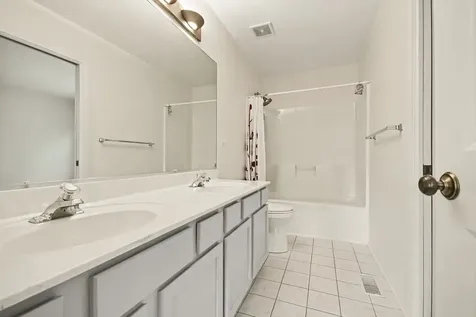 2095 Rockland Drive Aurora IL 60503